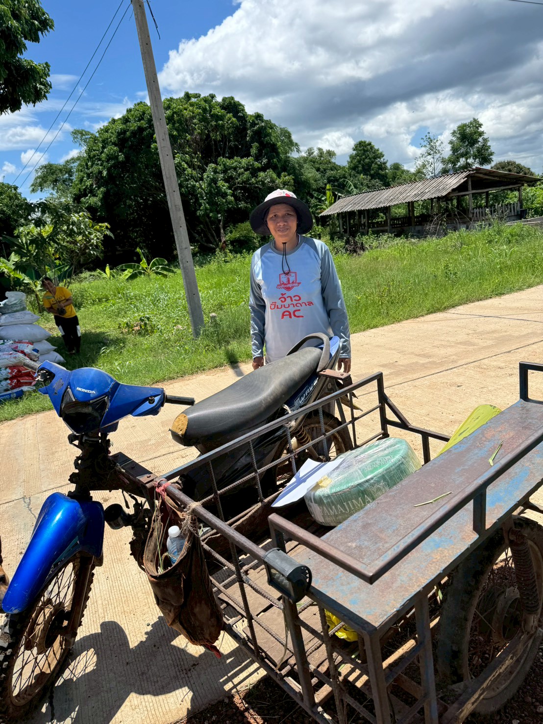 title - มอบปัจจัยการผลิตแก่เกษตรกรในเขตปฏิรูปที่ดินจังหวัดจันทบุรี